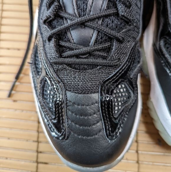 Athletic_Shoes